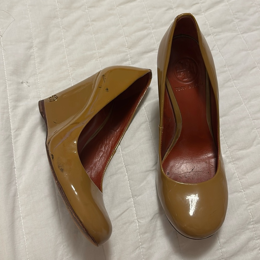 Tory Burch Nude Annelise Patent Leather Wedges